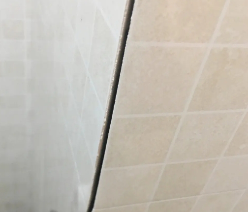 同江瓷砖空鼓维修公司分享阳台瓷砖脱落的修复过程可以分为以下几个步骤