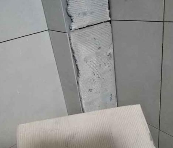 同江瓷砖空鼓维修公司分享下厨房瓷砖脱落的补救措施。